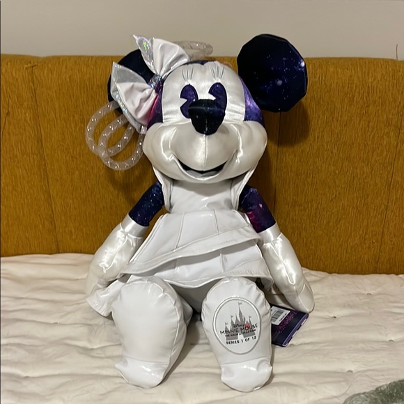 Minnie Mouse The Main Attraction Series Space Mountain - Picture 1 of 8